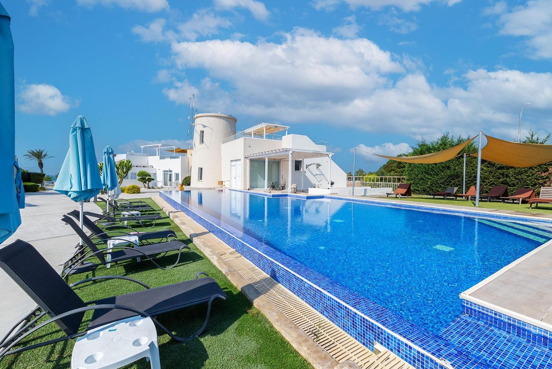 Blue Diamond Beach Villas Paphos Exterior foto